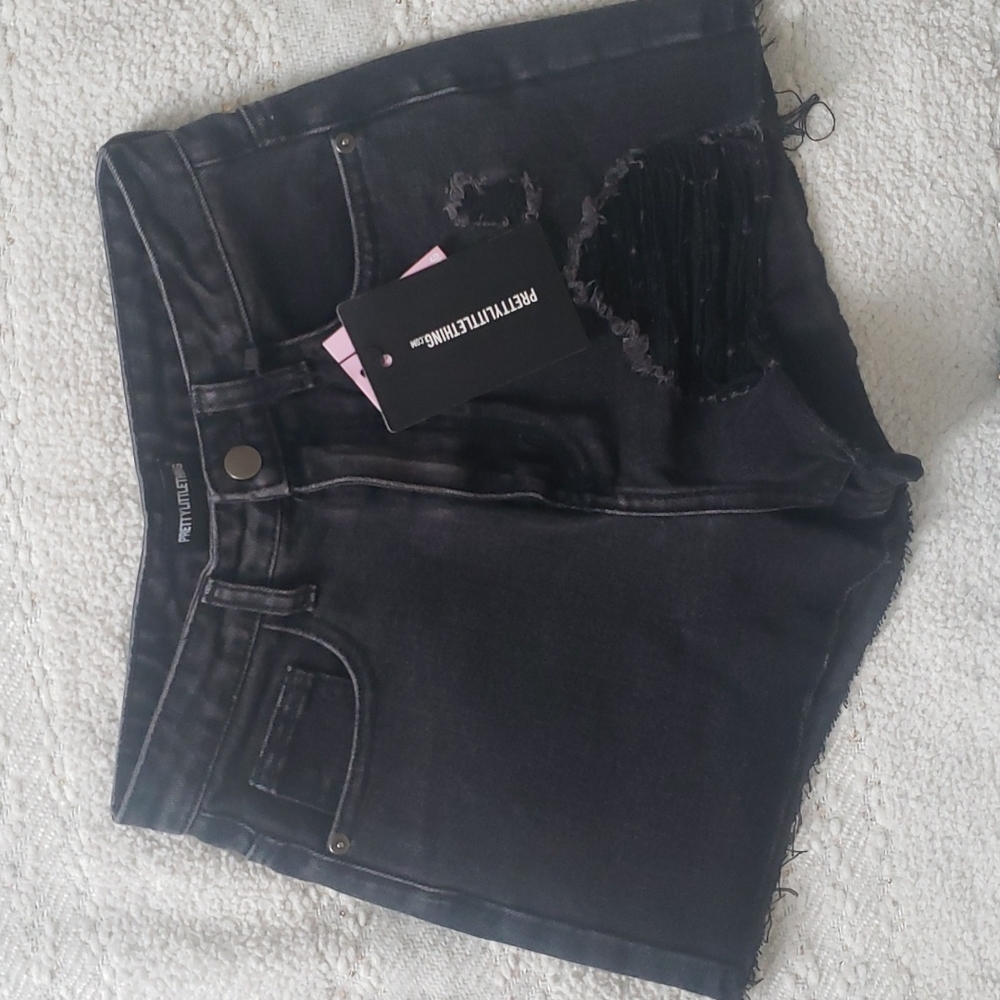 NWT PrettyLittleThing High Rise Short